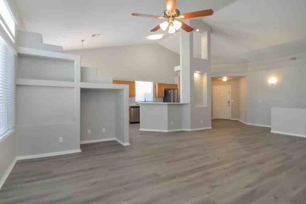 698 Senator Ct - Photo 4 of 16