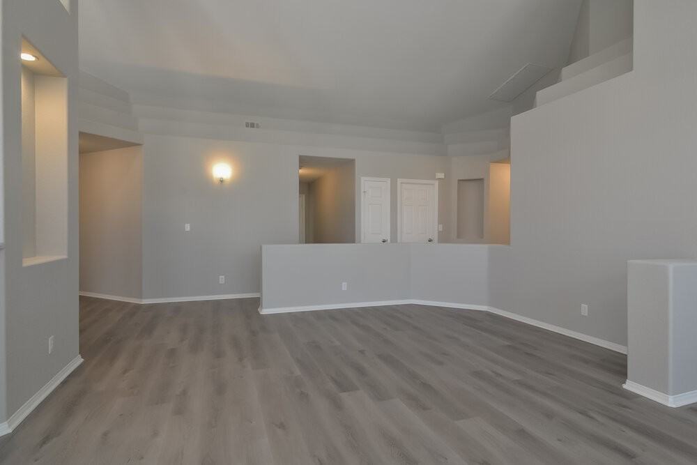 698 Senator Ct - Photo 5 of 16