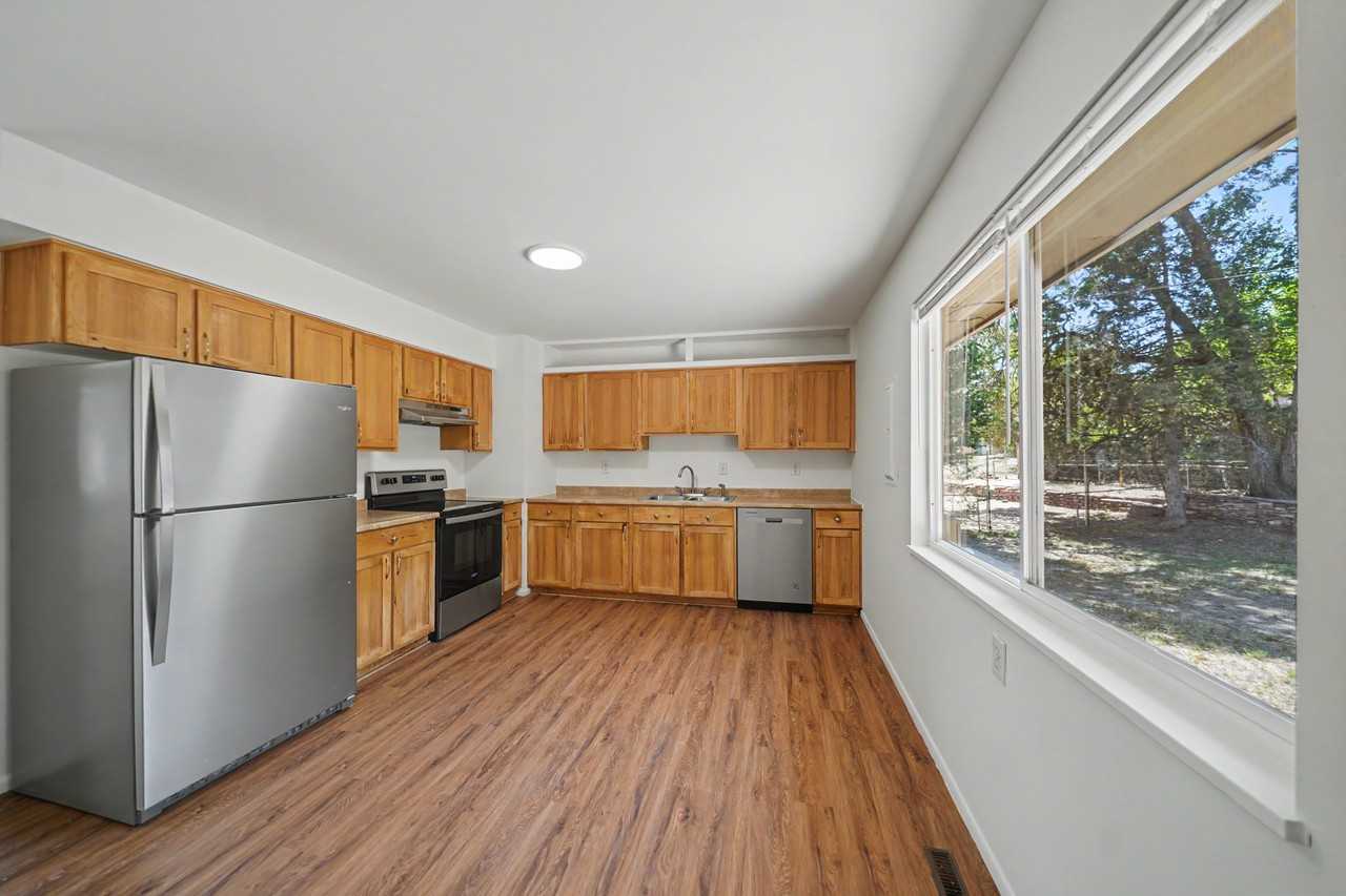 2414 Sonoma Dr - Photo 4 of 21