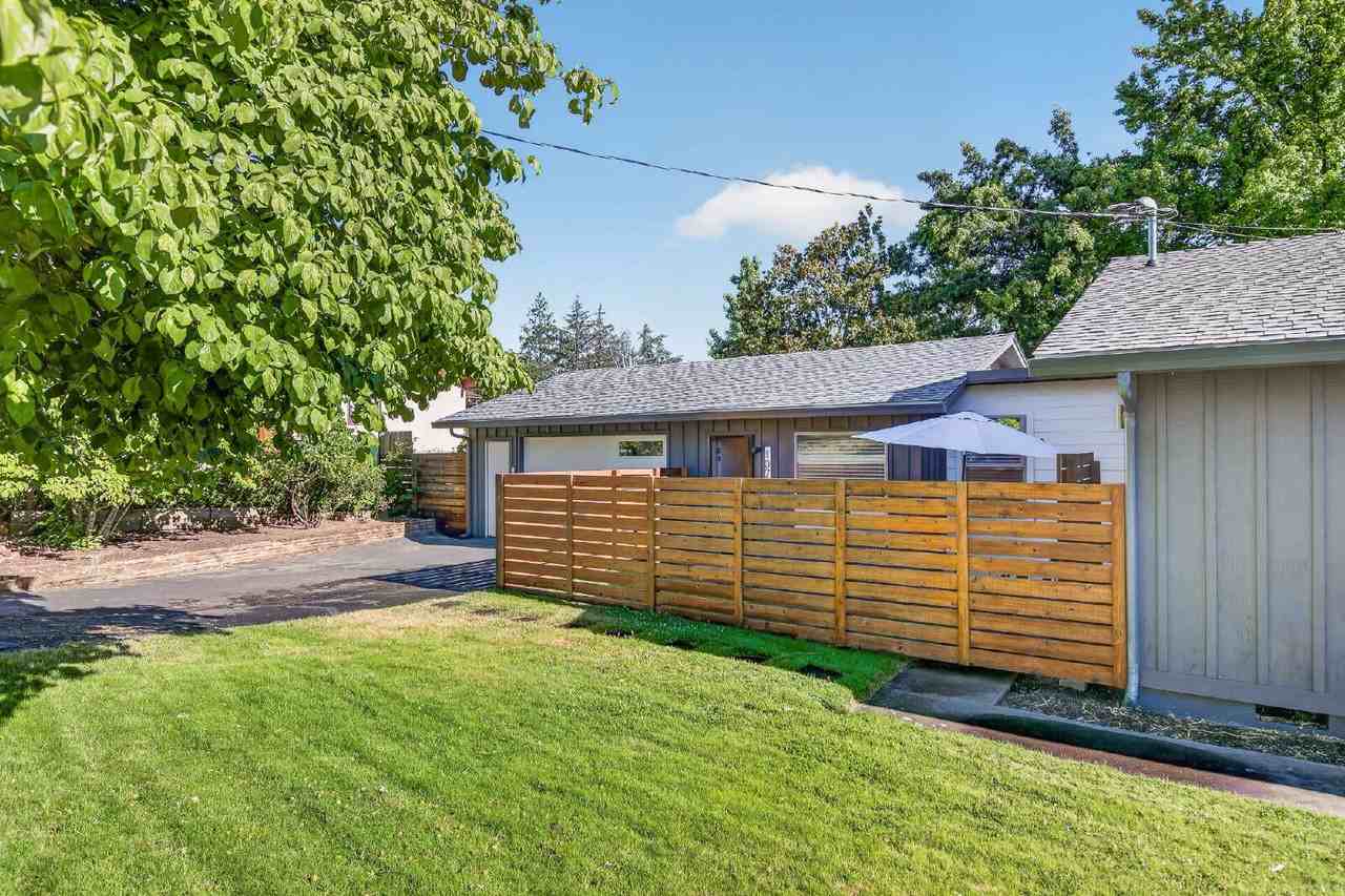 1079 Bellview Ave - Photo 2 of 13