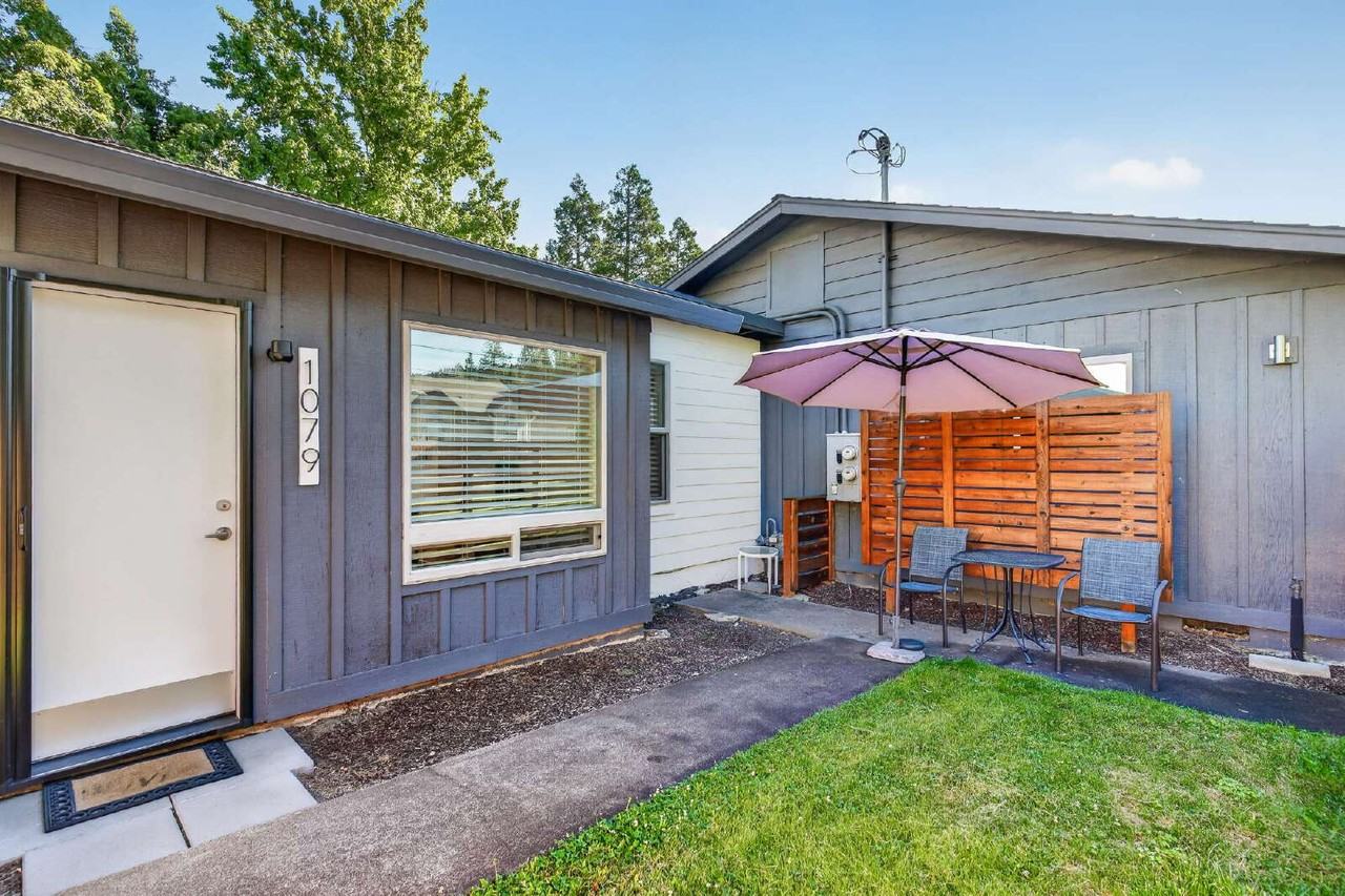 1079 Bellview Ave - Photo 4 of 13