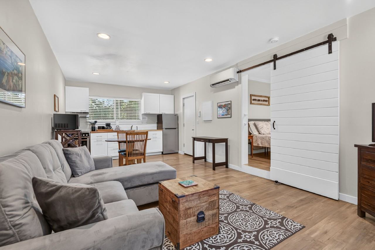 1079 Bellview Ave - Photo 6 of 13