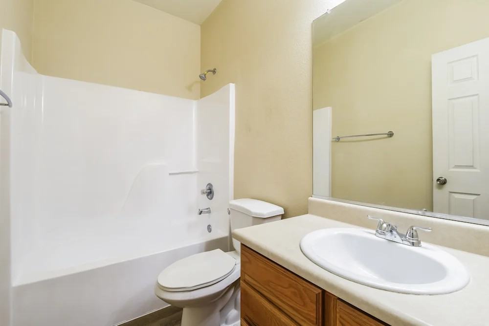 8106 East Osage Avenue - Photo 4 of 10