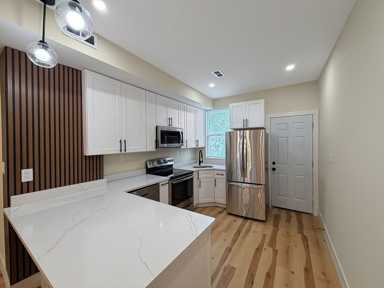 2915 Kirk Ave - Photo 3 of 28