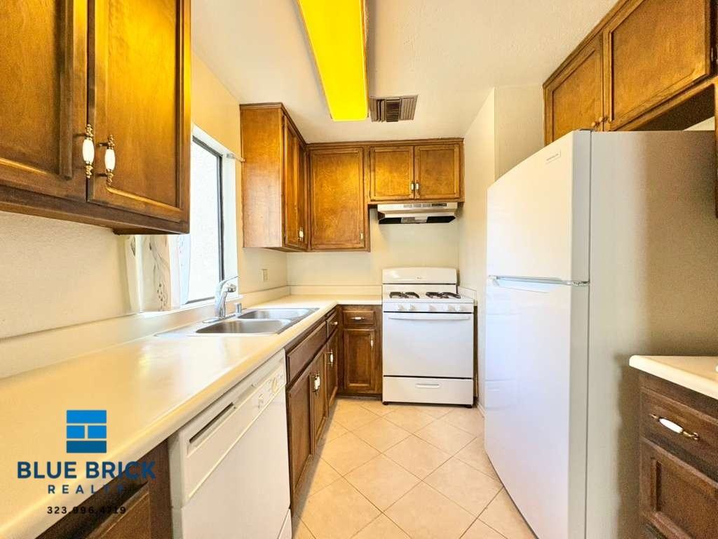 4455 Vista Del Monte Ave #4 - Photo 2 of 8