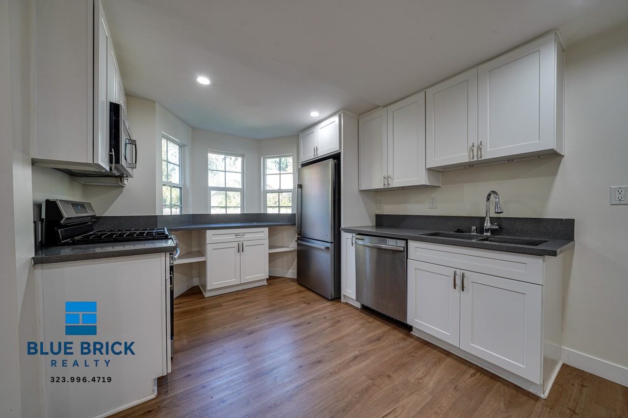 6182 Yolanda Ave - Photo 2 of 25