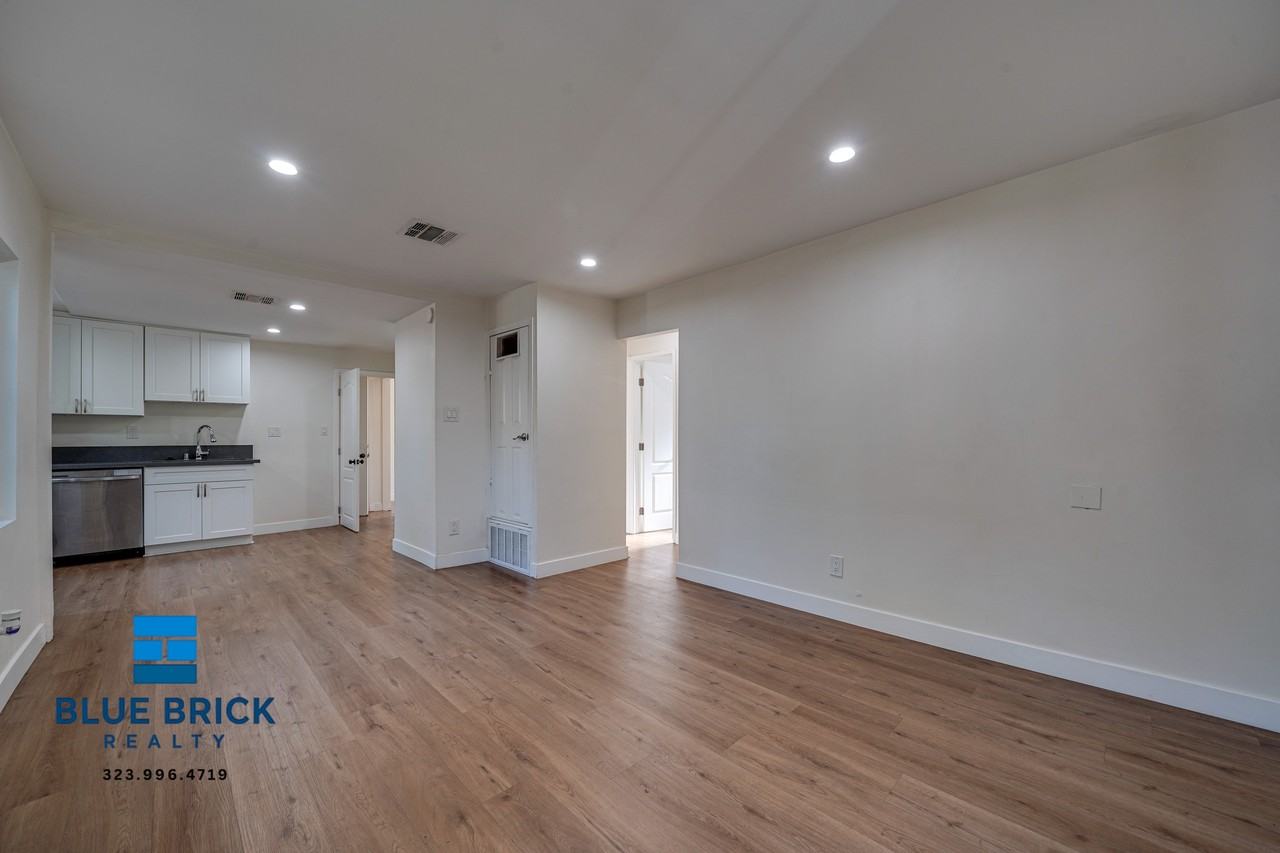 6182 Yolanda Ave - Photo 5 of 25