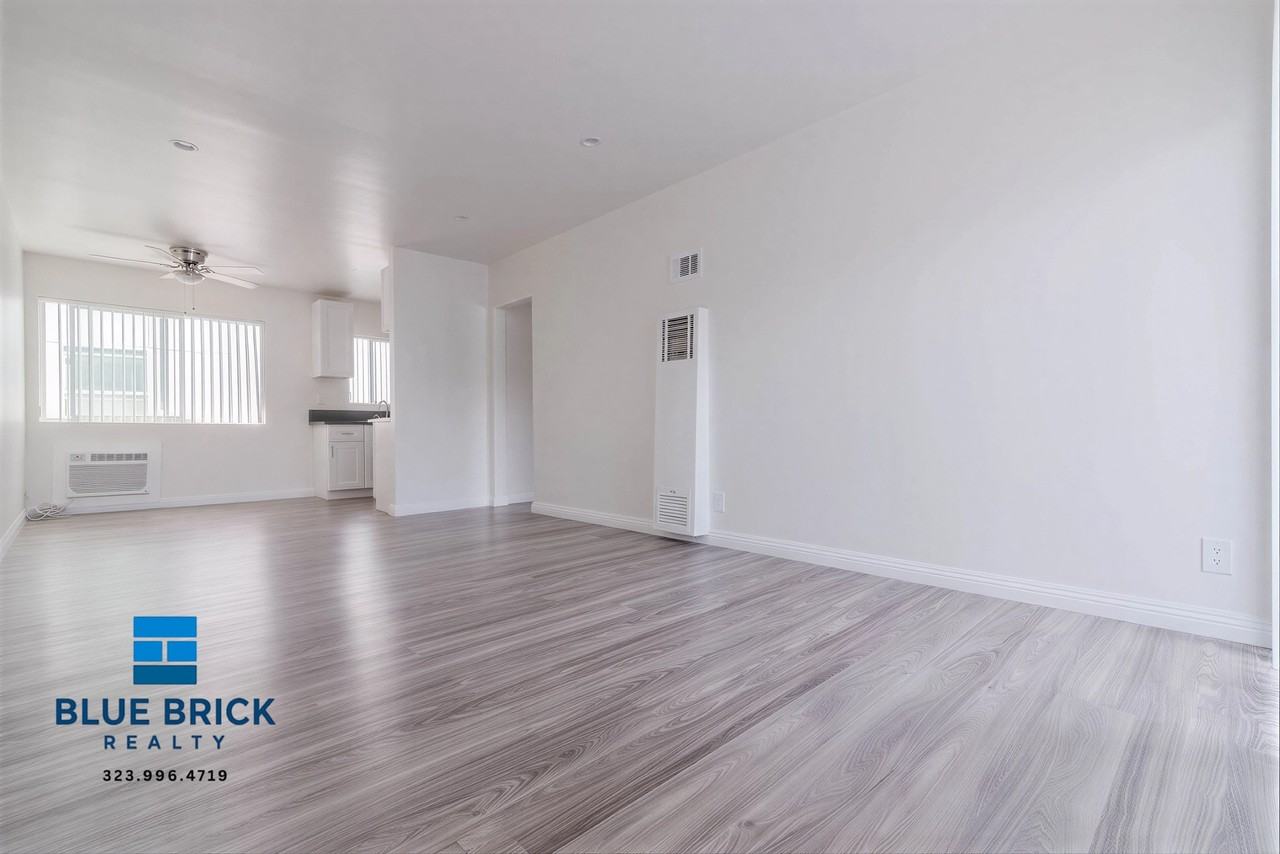 14766 Delano St #11 - Photo 4 of 14
