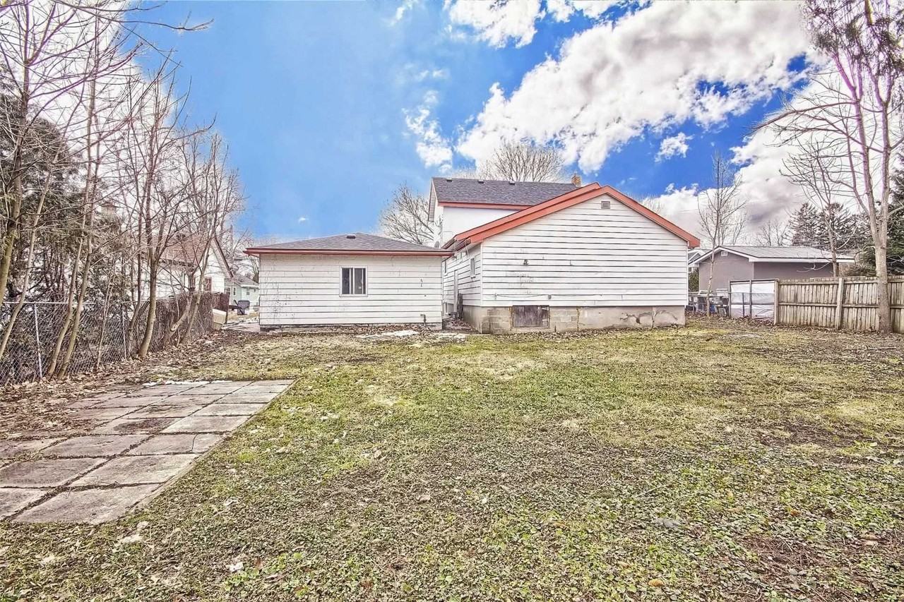358 Gill St - Photo 6 of 15