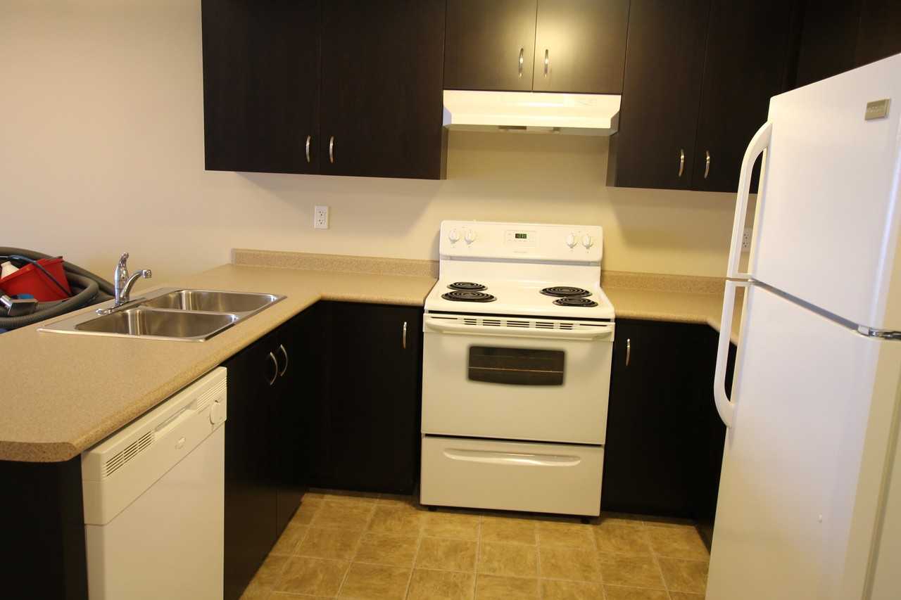 202-60 Lynnmore - Photo 3 of 8