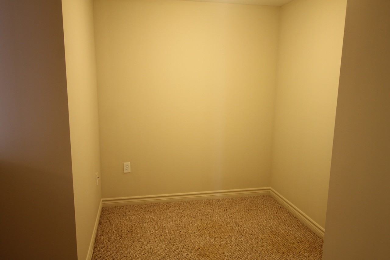 202-60 Lynnmore - Photo 4 of 8