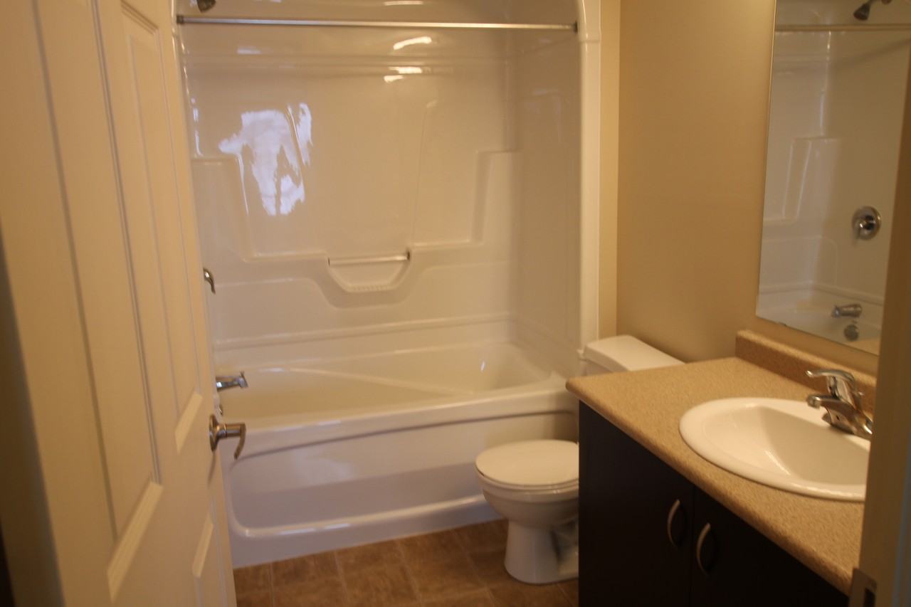 202-60 Lynnmore - Photo 7 of 8