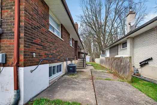 53 Nicklin Crescent Lower - Photo 3 of 29