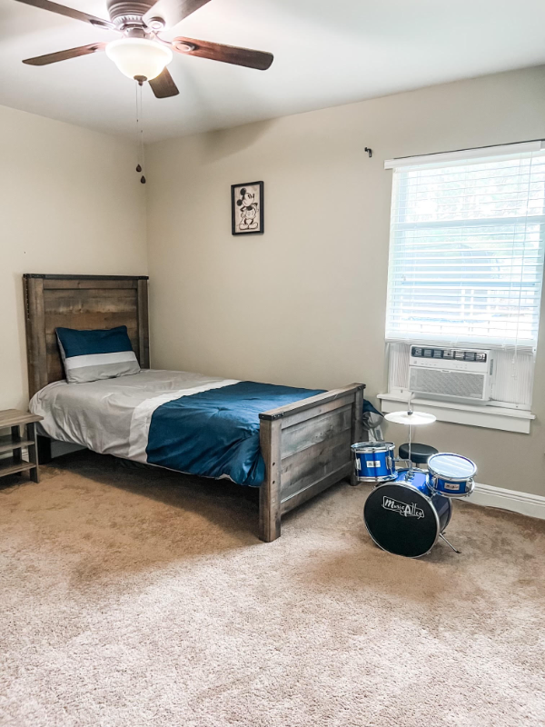 2410 Salamanca St - Photo 4 of 13