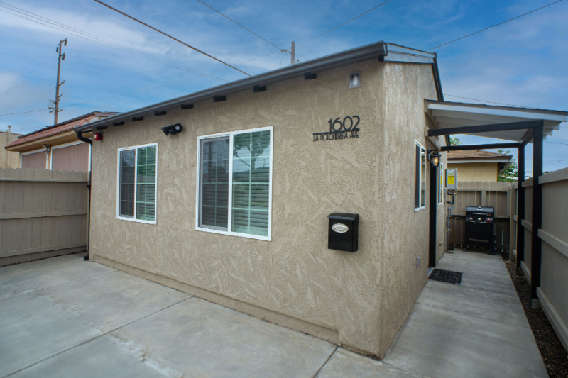 1602 La Golondrina Ave - Photo 2 of 12
