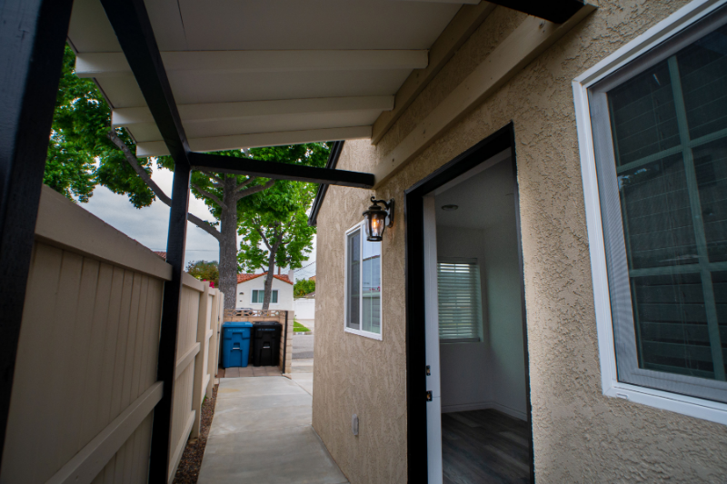 1602 La Golondrina Ave - Photo 4 of 12