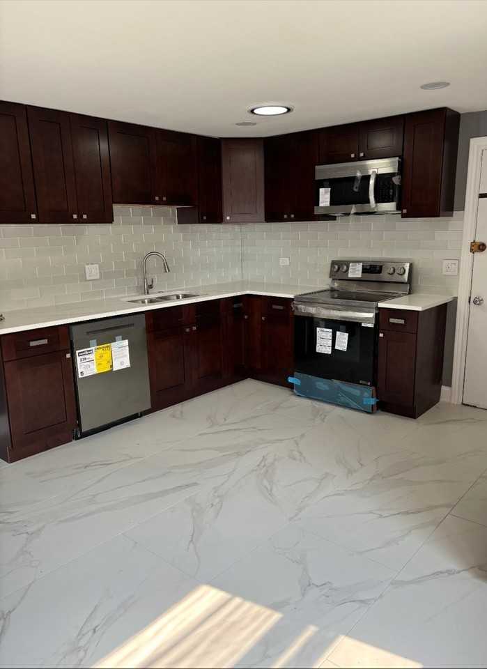 3639 W 120th St #2N - Photo 2 of 8