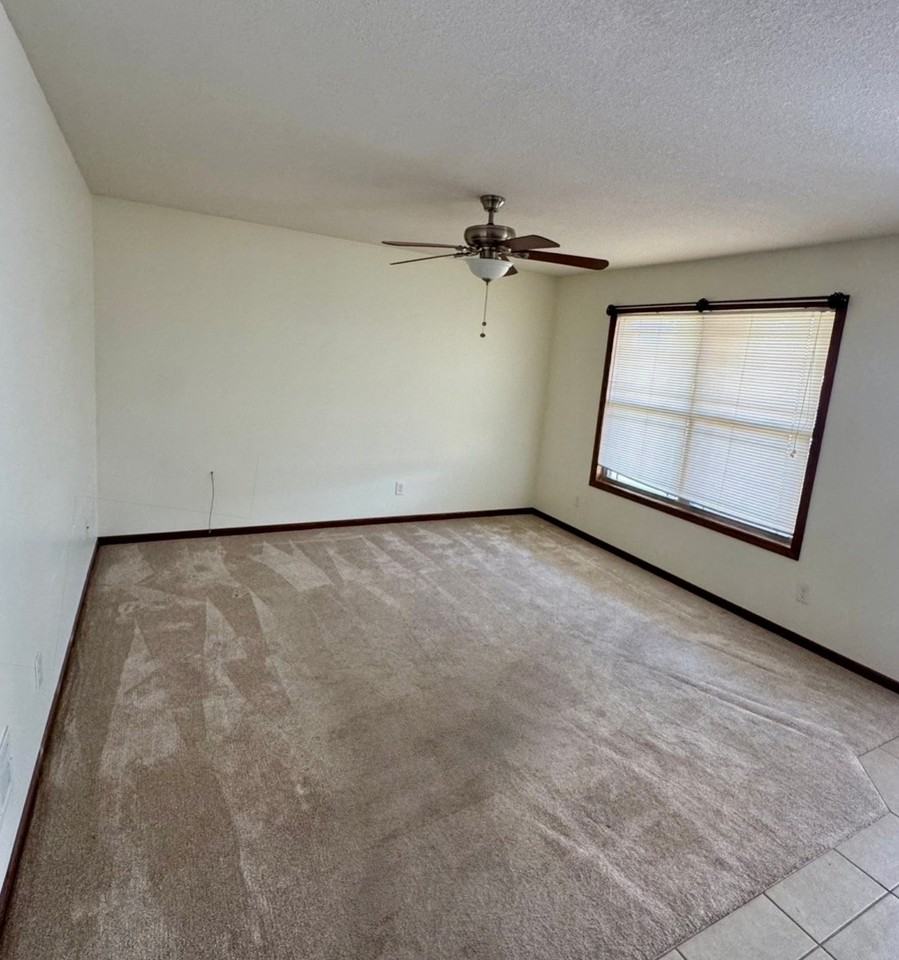 301 N Cypress St - Photo 2 of 4