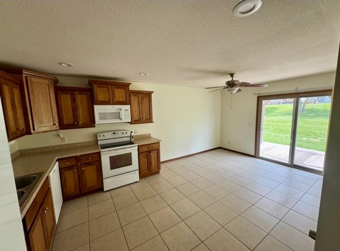 301 N Cypress St - Photo 3 of 4