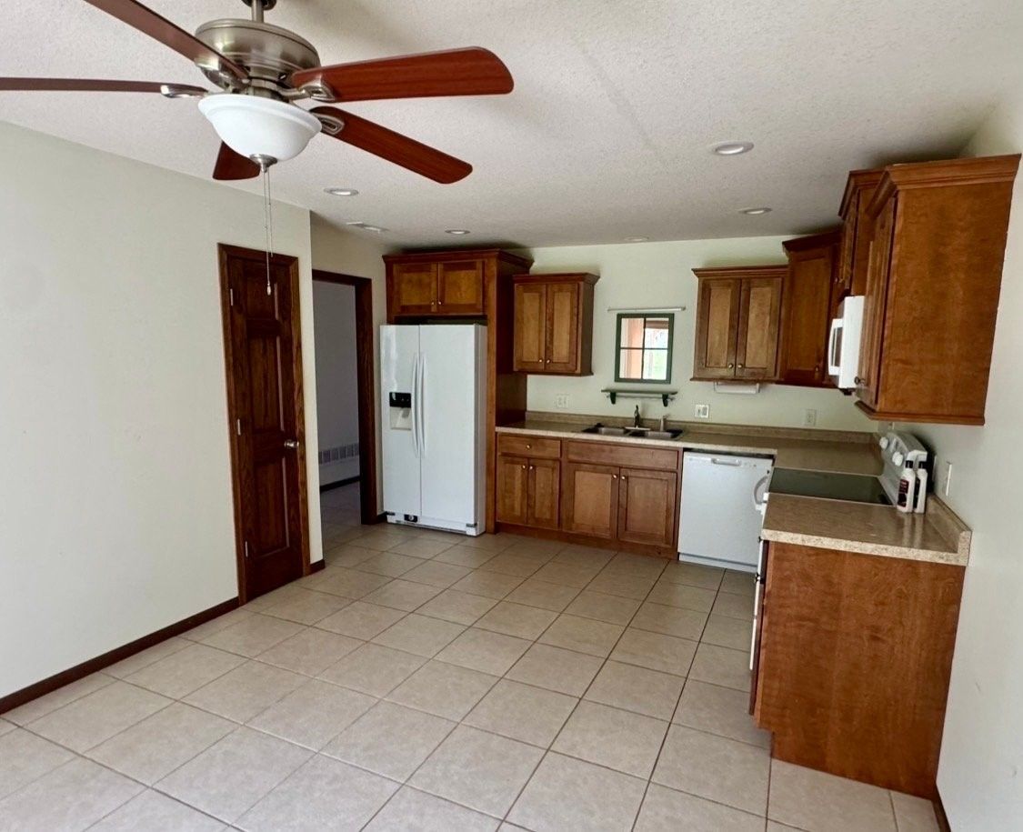 301 N Cypress St - Photo 4 of 4