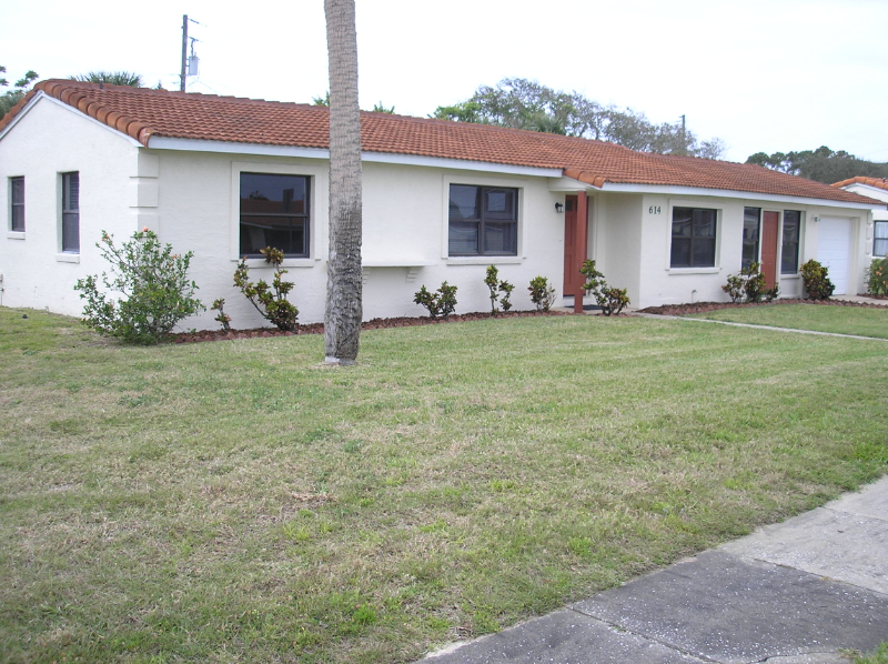 614 Flamingo Dr - Photo 2 of 4