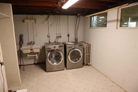 125 Pleasant Ave - Photo 3 of 8