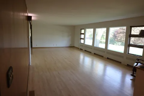 125 Pleasant Ave - Photo 6 of 8