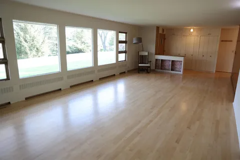 125 Pleasant Ave - Photo 7 of 8