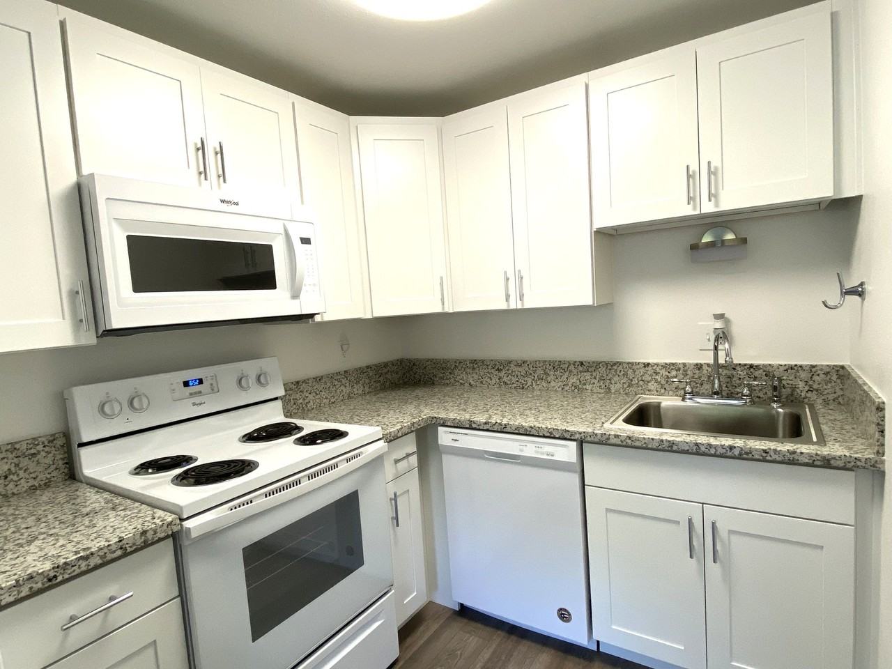 844 Phoenix St Ne - Photo 6 of 20