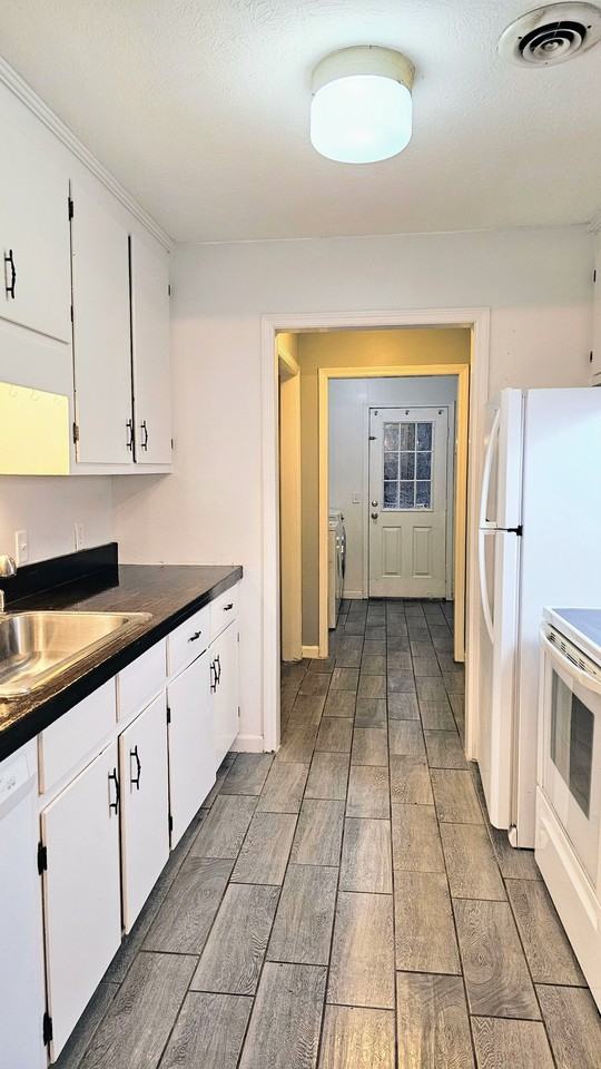 125 Saint Andrews Ct #127 - Photo 2 of 13