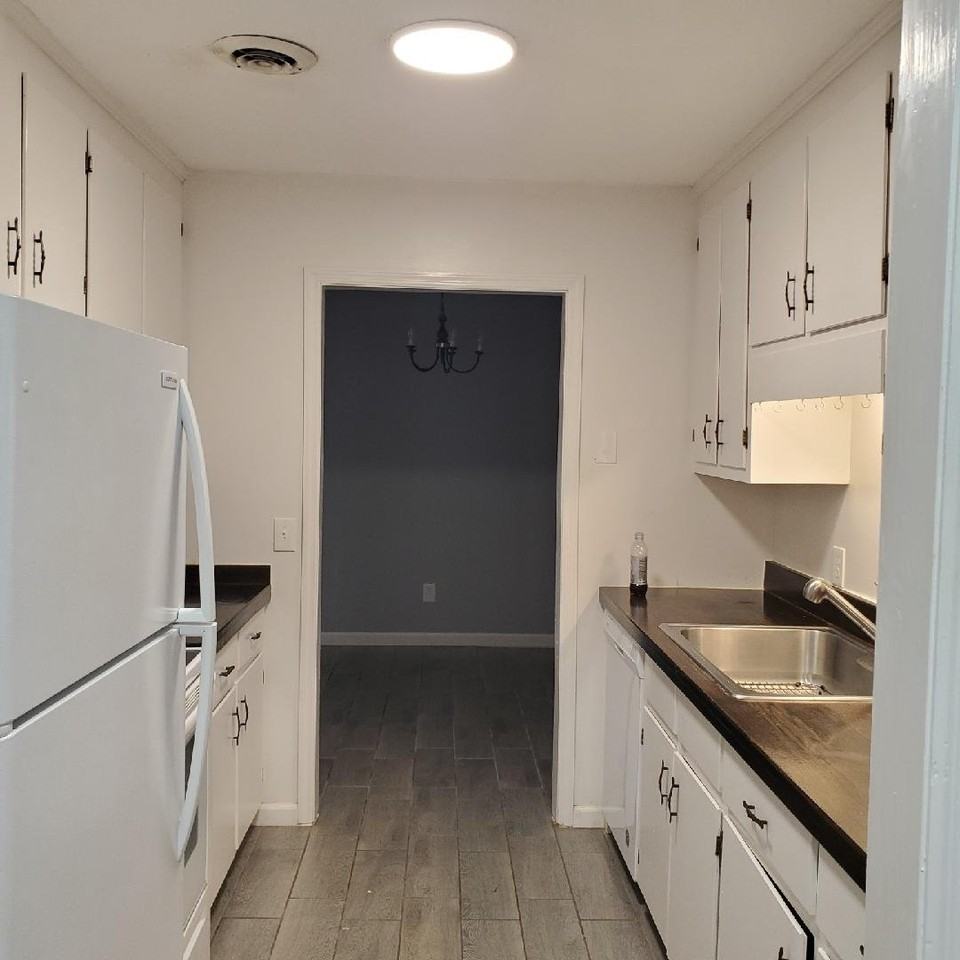 125 Saint Andrews Ct #127 - Photo 3 of 13