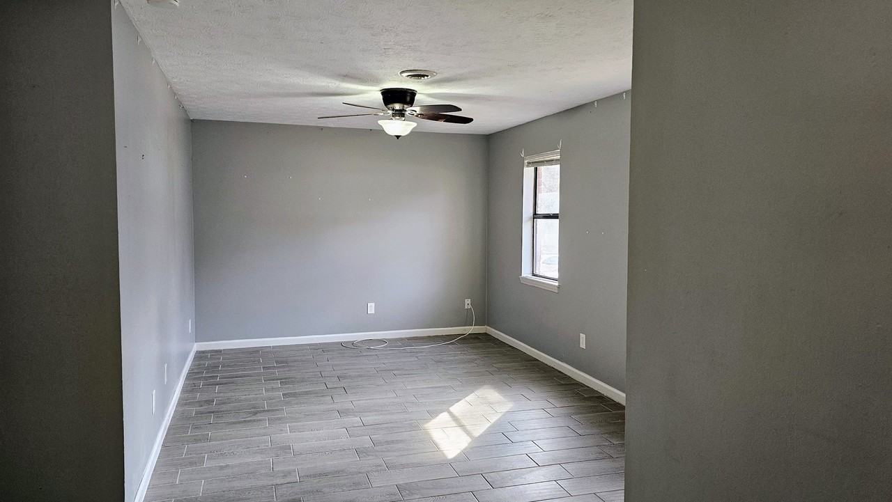 125 Saint Andrews Ct #127 - Photo 4 of 13