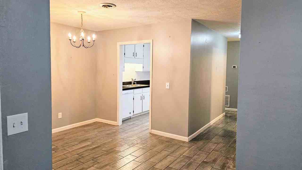 125 Saint Andrews Ct #127 - Photo 5 of 13
