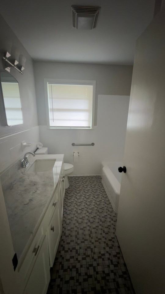 854 Surrey Rd - Photo 6 of 11