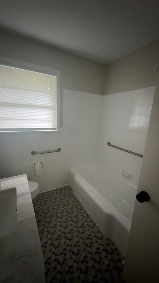854 Surrey Rd - Photo 7 of 11