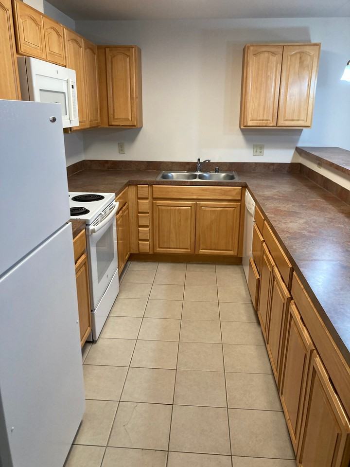 S 164th St #3C - Photo 3 of 15