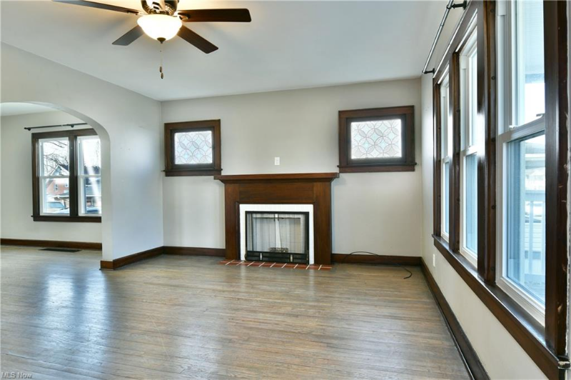 223/225 E Liberty St #223 - Photo 3 of 11