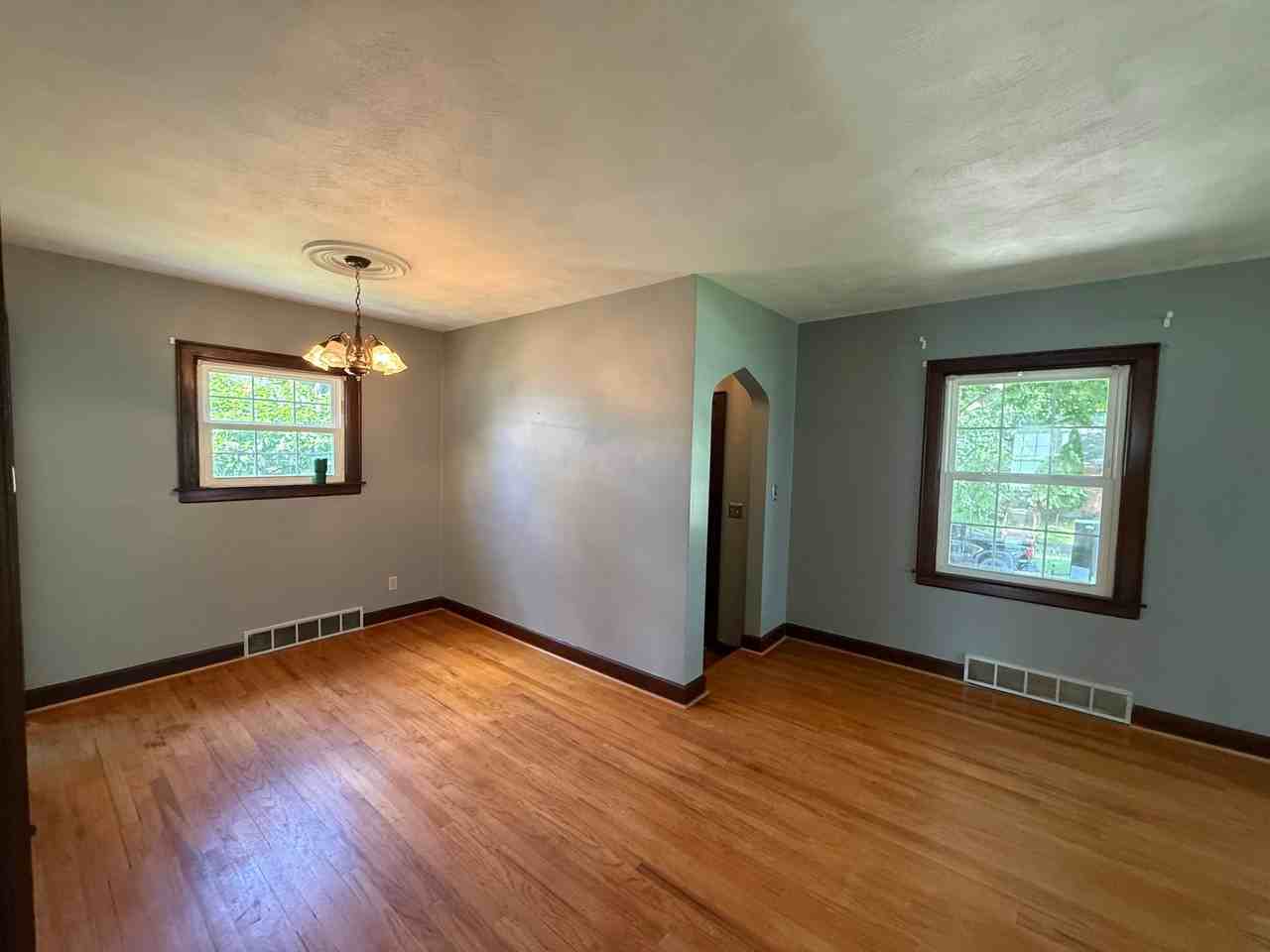 925 24th St - Photo 2 of 13