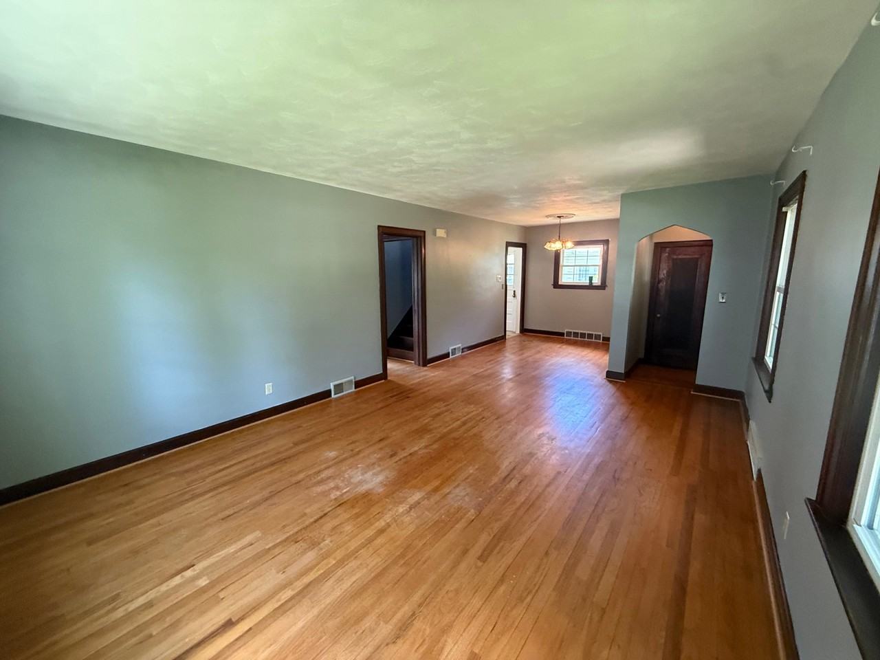 925 24th St - Photo 3 of 13