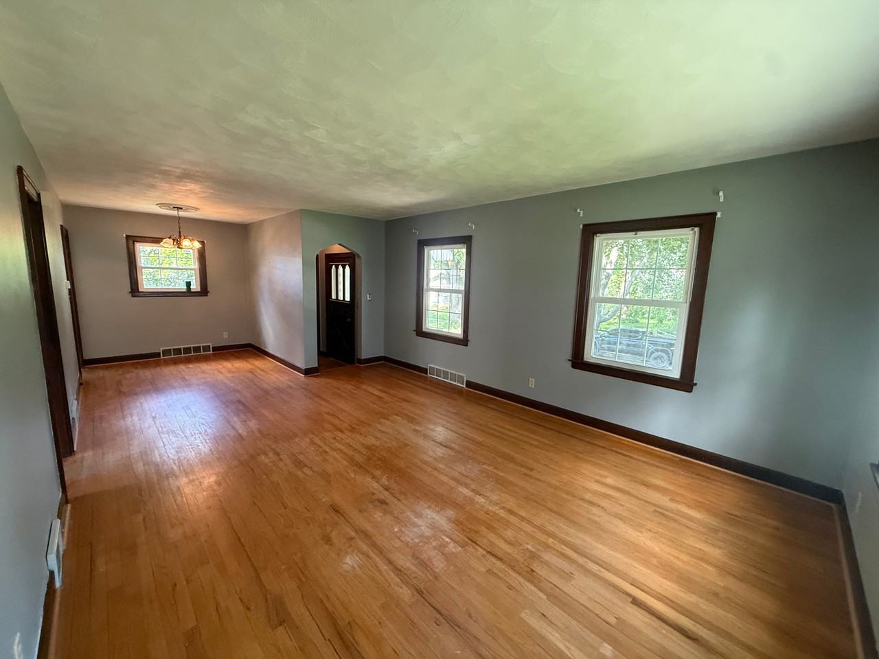 925 24th St - Photo 4 of 13
