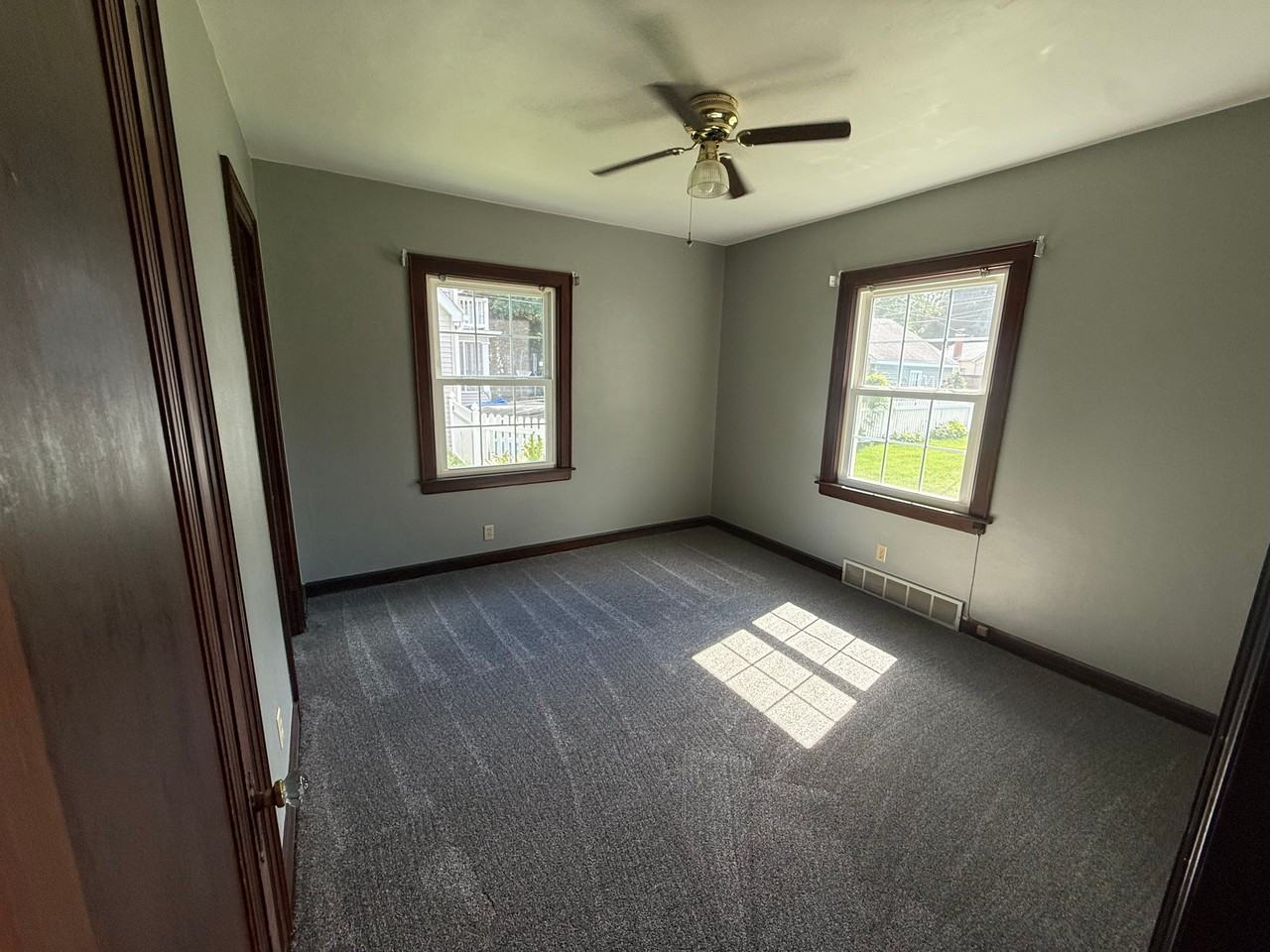 925 24th St - Photo 7 of 13