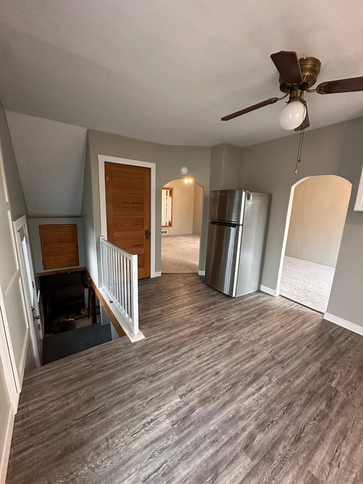 301 Avenue B E - Photo 5 of 15