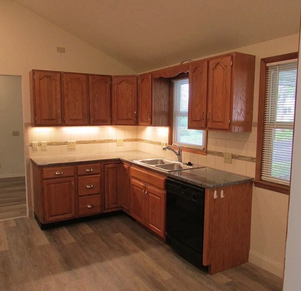 5821 Lowell St - Photo 5 of 25