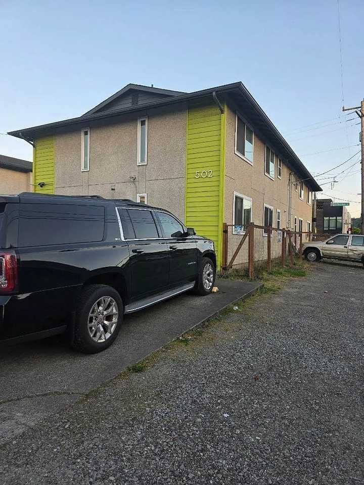 502 S Cloverdale St #202 - Photo 2 of 6