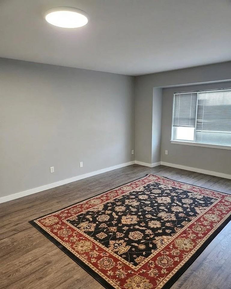 502 S Cloverdale St #202 - Photo 4 of 6
