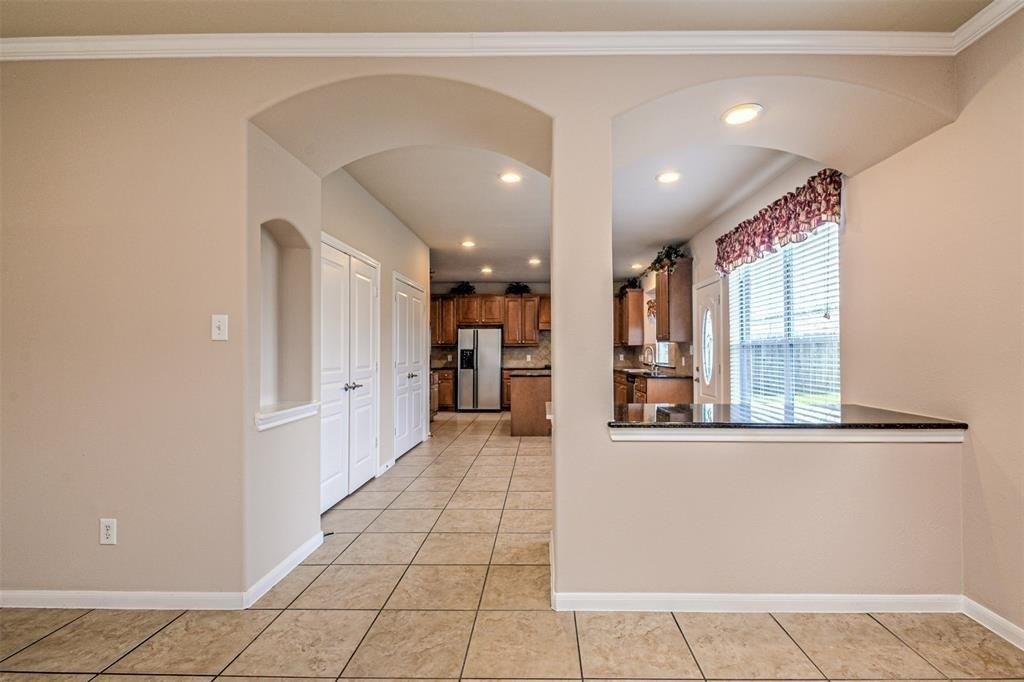 9322 Steam Springs Dr - Photo 3 of 11