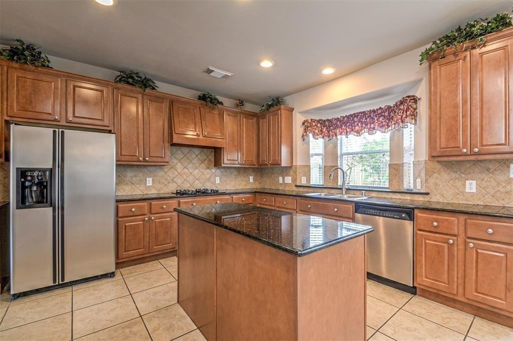 9322 Steam Springs Dr - Photo 4 of 11
