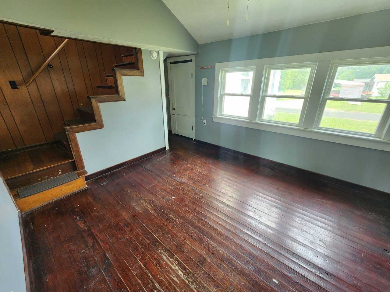615 Boston St - Photo 3 of 20