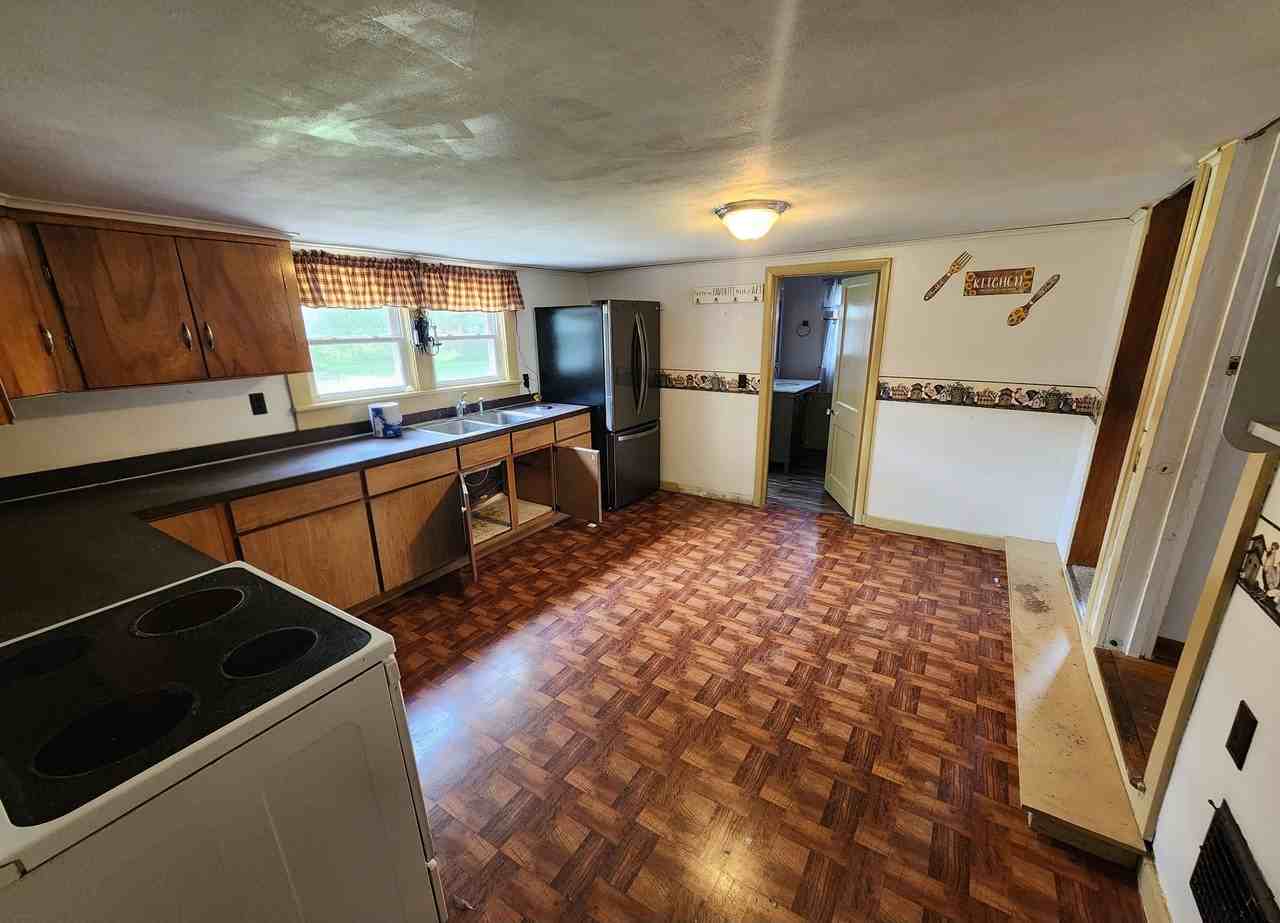 615 Boston St - Photo 5 of 20