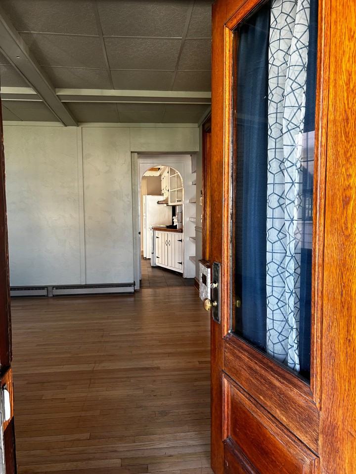 308 N Blakely St #1stFL - Photo 2 of 33